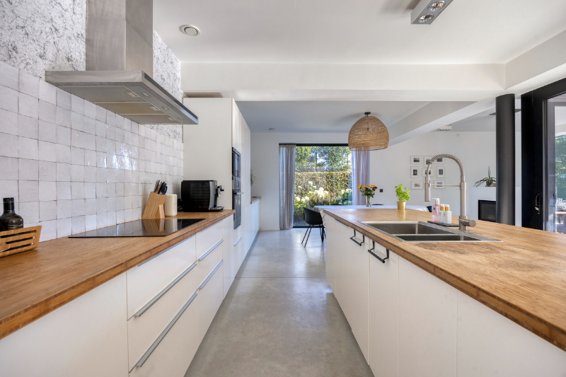 Totaalgerenoveerde villa met EPC A, 5 slaapkamers, zwembad en ruim 45 are grond - foto 4