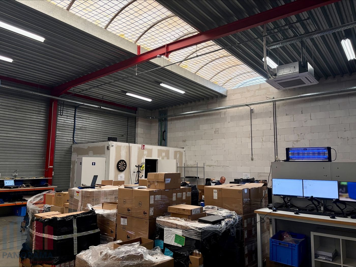 OPSLAGRUIMTE VAN 552 M² TE HUUR OP UITSTEKENDE LOCATIE LANGS DE STAATSBAAN IN LUBBEEK - foto 4