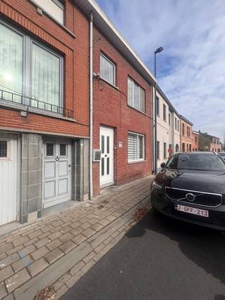 De woning is centraal gelegen in Malderen (Londerzeel) in een groene en landelijke omgeving nabij scholen en invalswegen. met goede verbinding naar...