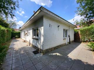 DONDERDAGAVOND 21/8- BEZOEKAVOND ZONDER AFSPRAAK TUSSEN 17u en 18.30u Charmante open bebouwing op 286m² gelegen in het groen met garage...