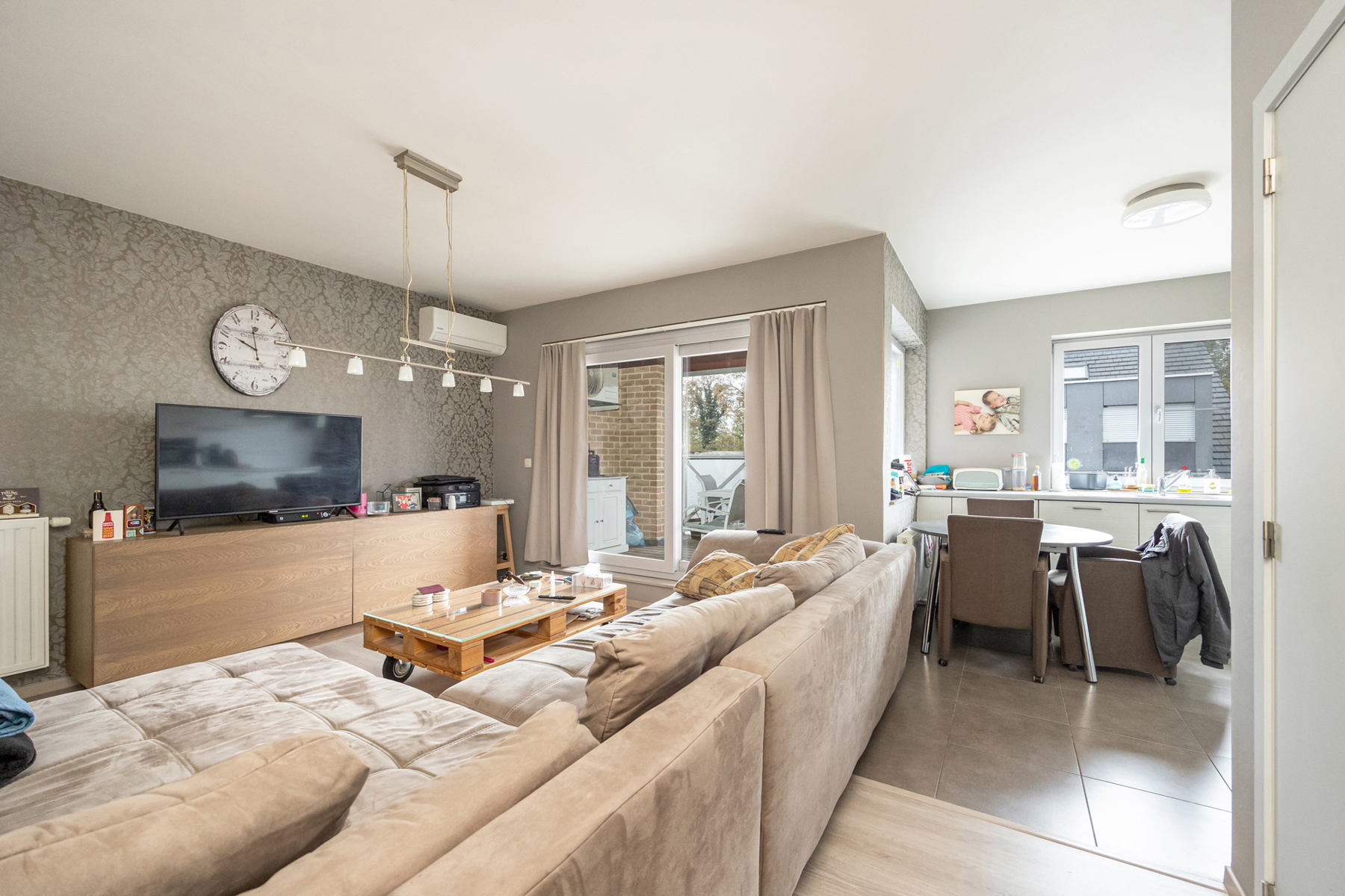 Stijlvol energiezuinig appartement met twee slaapkamers en garage . - foto 4