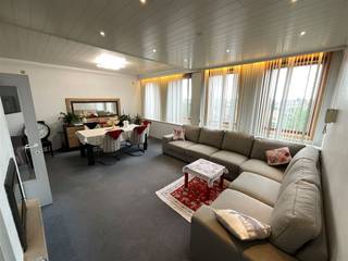 Ontdek dit unieke appartement in het hart van Menen, gelegen op de zesde verdieping met een prachtig panoramisch uitzicht over de stad. Dit...