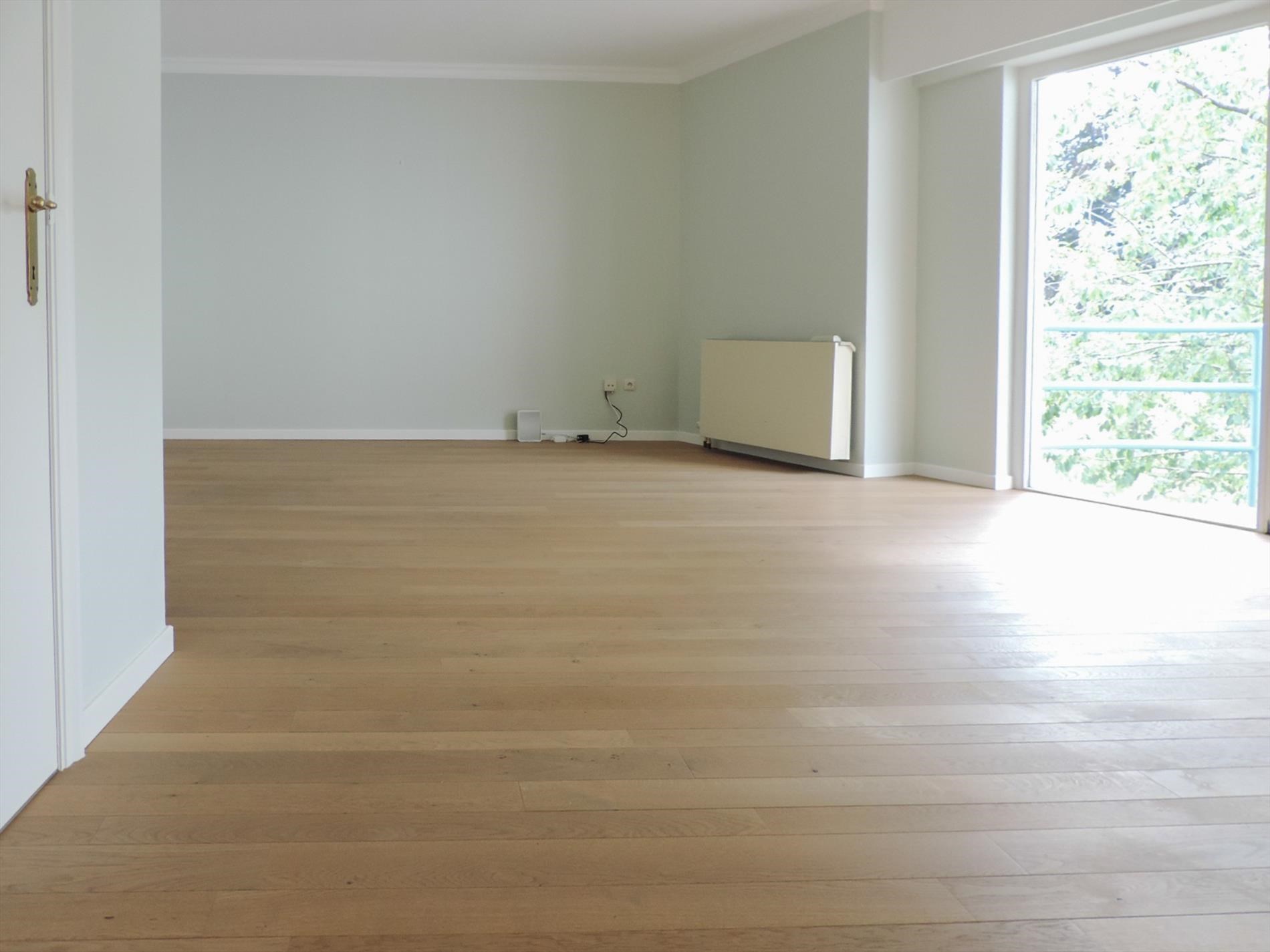 Gerenoveerde serviceflat met 1slk in klassevolle residentie in hartje Brugge - foto 3