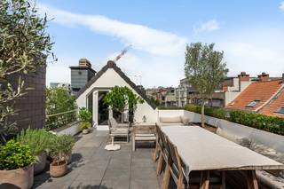 Ben je op zoek naar een kwalitatief afgewerkt en instapklaar appartement in hartje Antwerpen? Deze prachtige duplex op de vierde en vijfde...