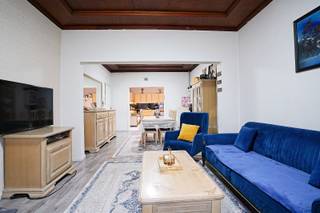 Deze woning is gelegen op een gunstige locatie, met een goede bereikbaarheid tot het centrum, winkels en scholen. De ruime woonkamer biedt...