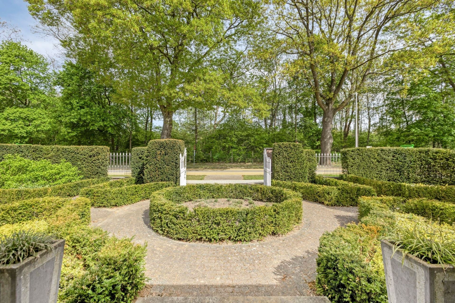 House for sale in Maasmechelen with 5 bedrooms - photo 4