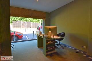 Immo Groot Leeuw vous présente cet espace de bureau lumineux de 76m². Ce bureau est situé au centre de Sint-Pieters-Leeuw avec vue sur le clocher...