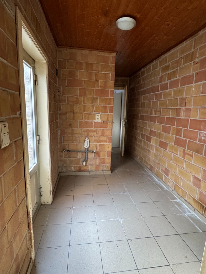 Te renoveren woning met zonnige stadskoer in hartje Brugge - foto 5