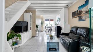 Immo3000 heeft deze charmante en gerenoveerde rijwoning te koop en is gelegen op wandelafstand van vele winkels op de Diestesteenweg, het...