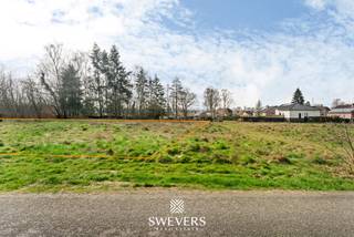 Voor meer info en foto’s, surf naar www.swevers.be – Op zoek naar een betaalbaar stukje groen in een rustige omgeving met tal van mogelijkheden?...