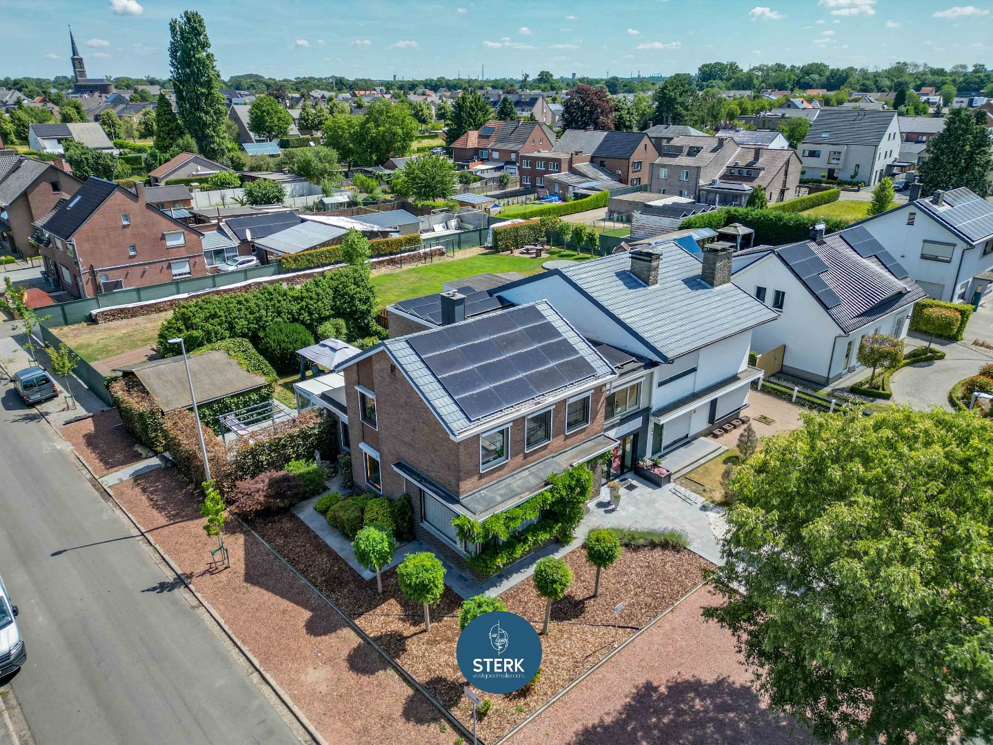 House for sale in Maasmechelen with 4 bedrooms - photo 1