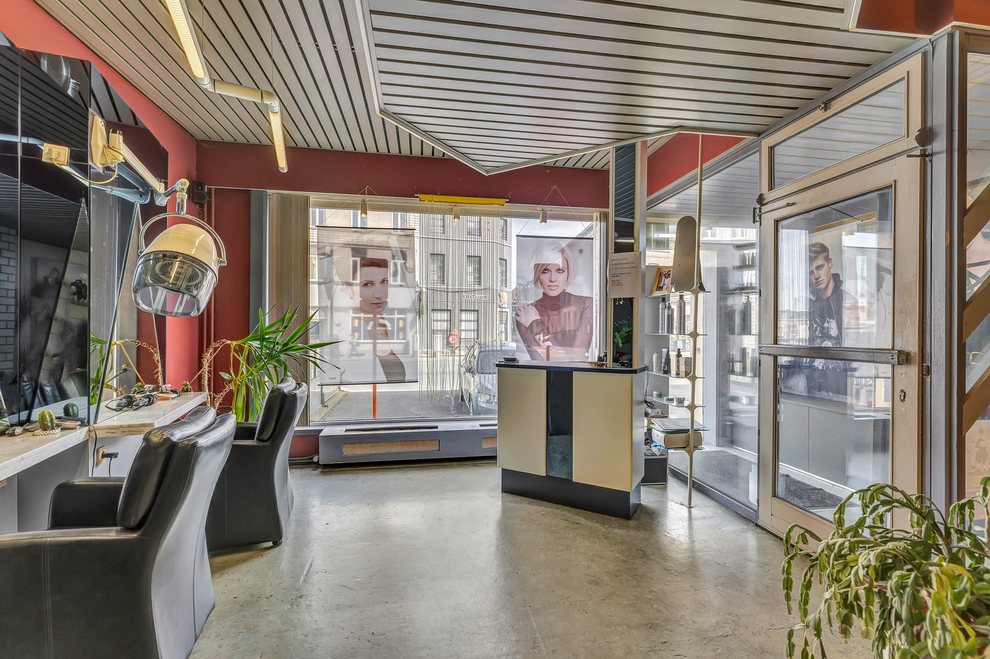 Commerce avec logement près de la gare - photo 4