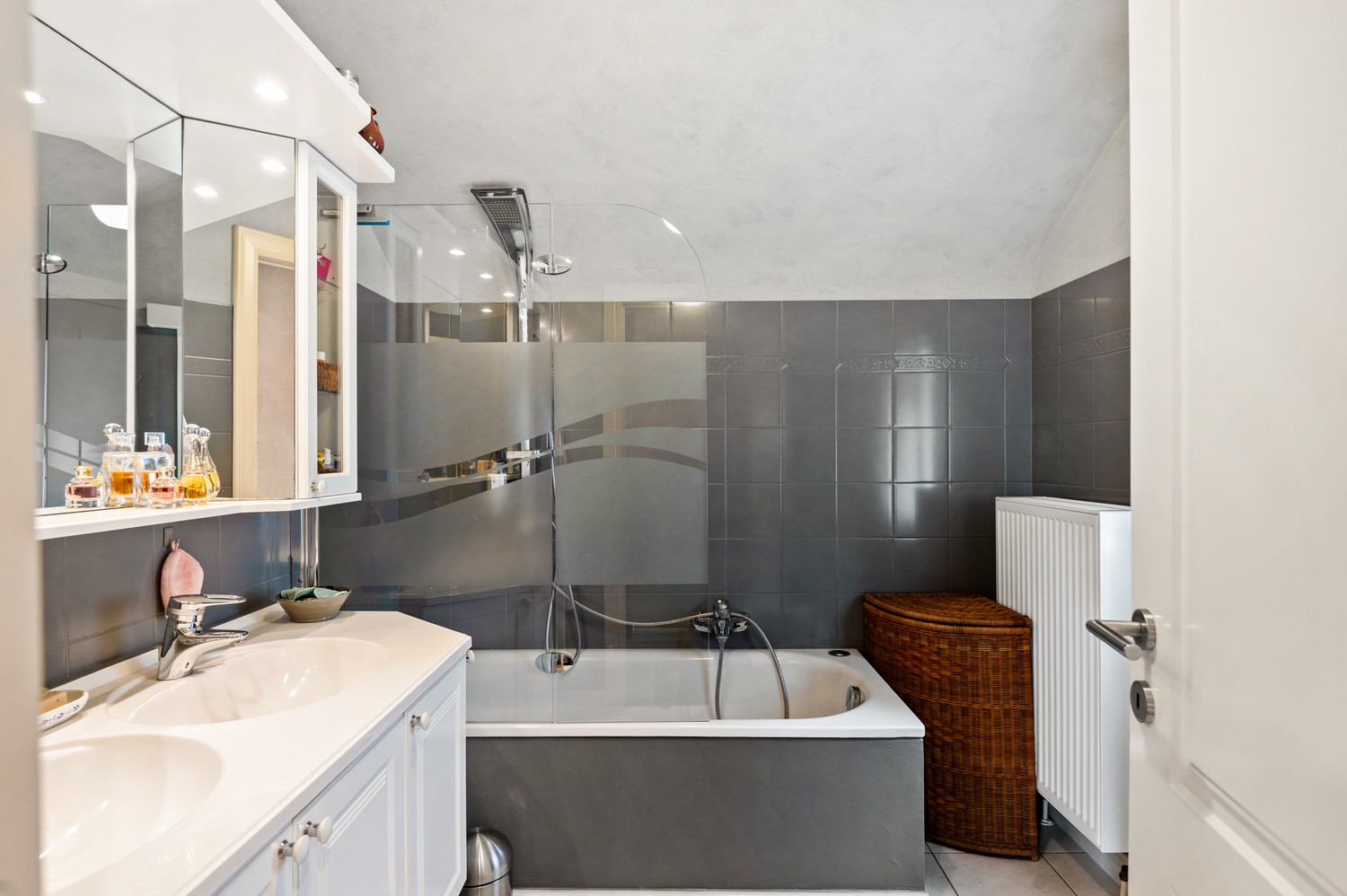 Instapklare laagbouwwoning met zonnige tuin in rustige straat te Hoevenen - foto 5