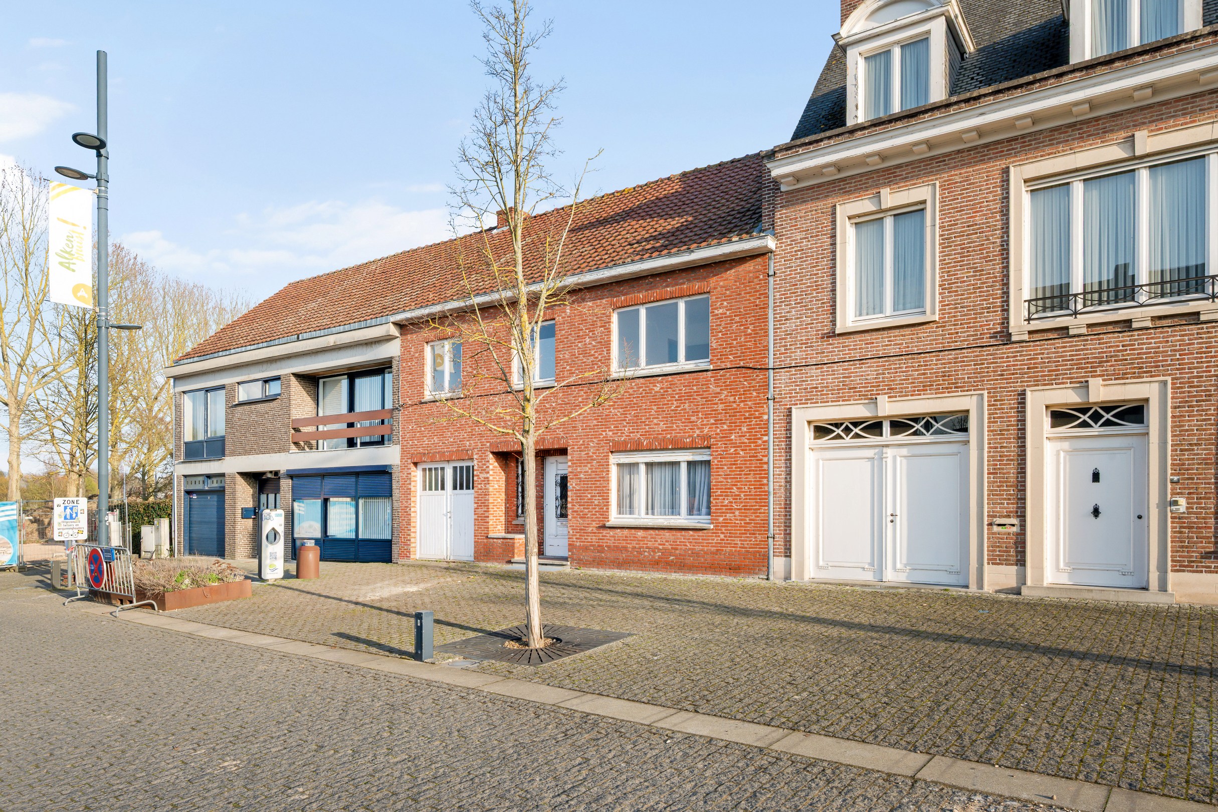 Te renoveren ruime woning met veel potentieel op een terrein van 859m2 te Alken centrum. - foto 2