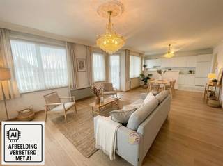 BIEDEN VANAF 170.000 € - ZEER LICHTRIJK EN ZONNIG APPARTEMENT IN ROESELARE MET TWEE SLAAPKAMERS, TWEE TERRASSEN EN EEN DUBBELE GARAGE Dit moderne appartement in het hart van Roeselare biedt een ideale woonplek voor gezinnen of koppels die naar kwaliteit en comfort zoeken. Het pand ligt in een goed onderhouden gebouw op een zeer gunstige locatie nabij het stadscentrum en winkels.HET APPARTEMENT BESCHIKT OVER:Een ruime woonkamer met open panoramisch zicht, voorzien van grote ramen die veel natuurlijk licht binnenbrengen. De aangrenzende open keuken is praktisch ingericht en biedt alle nodige voorzieningen. Deze combinatie creëert een gezellige leefruimte. Naast de keuken is er een berging met plaats voor wasmachine en droogkast. De keuken geeft uit op een zonnig terras.Twee ruime slaapkamers die beide uitgeven op een tweede terras. Een volledig uitgeruste badkamer met ligbad/douche, toilet en wastafel. Er is ook nog een afzonderlijk gastentoilet.EXTRA VOORDELEN:Dubbele garage vanuit de inkomhal te bereiken, vlakbij de lift. (De garage is bij te kopen voor 37.500 € - dit is een zeer grote garage met automatische poort – een must have in het centrum).Gerieflijke kelderberging is inbegrepen.Het gebouw is kleinschalig en zeer goed onderhouden.Dit appartement is een uitstekende keuze voor wie op zoek is naar comfortabel en praktisch wonen in Roeselare, met alle gemakken van een centraal gelegen appartement. BIEDEN VANAF 170.000 €