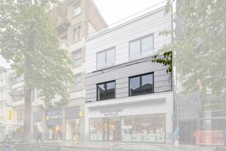 In het centrum van Gent in de Veldstraat vind je dit grote prachtige duplexappartement terug.Het appartement gelegen op de 1ste en 2de verdieping...