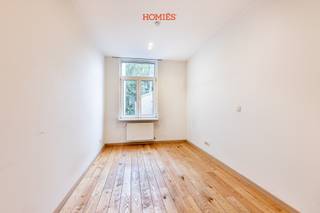 Dit gunstig gelegen appartement bevindt zich nabij het station van Leuven en op een boogscheut van het centrum. De lichtrijke flat omvat: een...