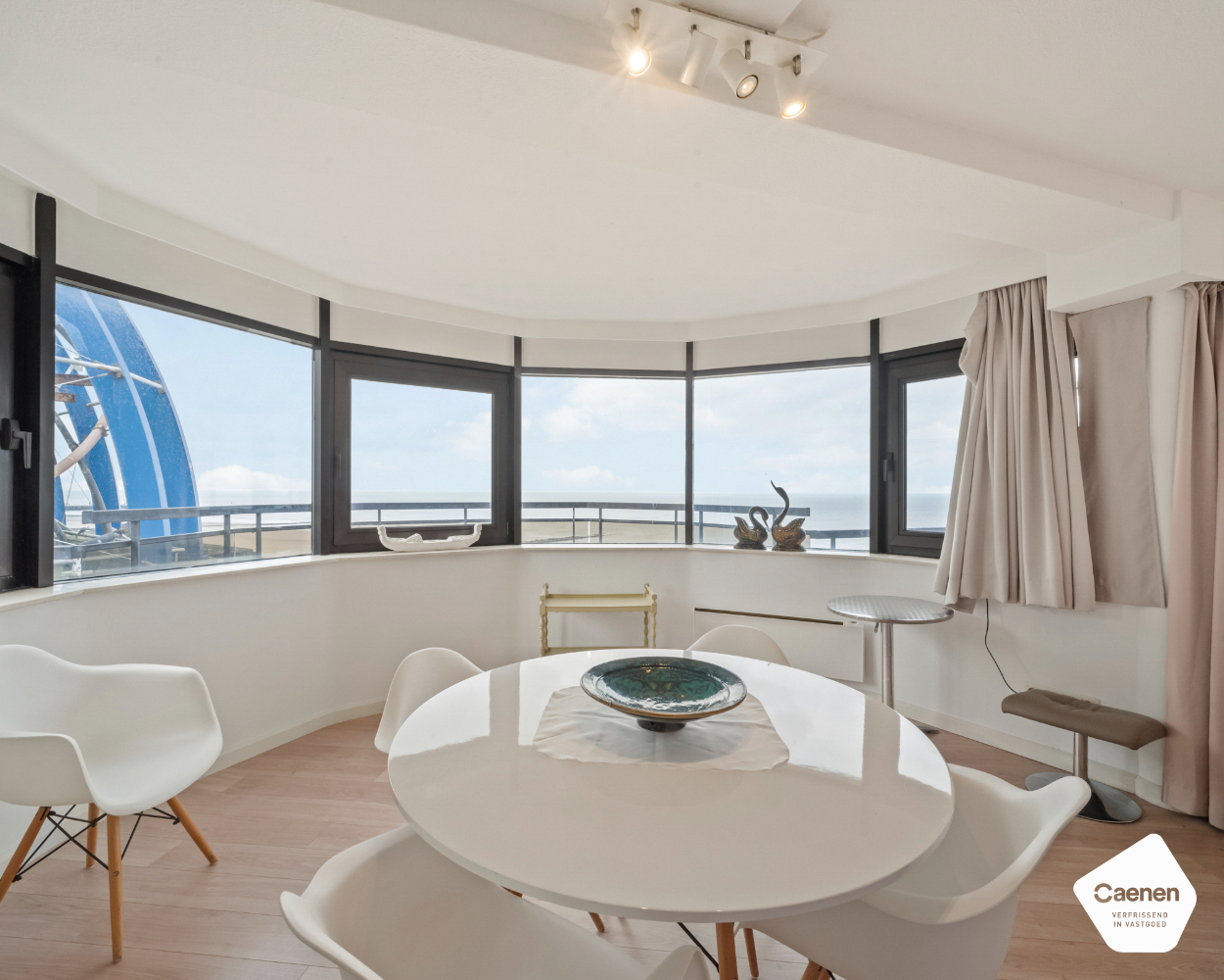 Gerenoveerd twee slaapkamer appartement met zowel frontaal zeezicht als zicht op het hinterland - foto 4