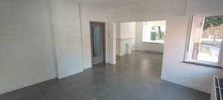 Ruime instapklare woning die in 2016 volledig werd gerenoveerd. De woning is voorzien van een terras, drie ruime slaapkamers, toilet, badkamer, keuken, eetkamer, woonkamer, een droge kelder en twee tuinbergingen. <br />De woning is zeer rustig gelegen op wandelafstand van het centrum van Mol en Ezaart. <br />Het perceel is met 2051 m² bijzonder groot en bestaat uit een ruime tuin van ongeveer 800 m² met aansluitend een bos van ongeveer 1250 m². Het perceel staat ingekleurd als woonuitbreidingsgebied waardoor het achterste deel ooit nog deel kan uitmaken van een verkaveling. <br />