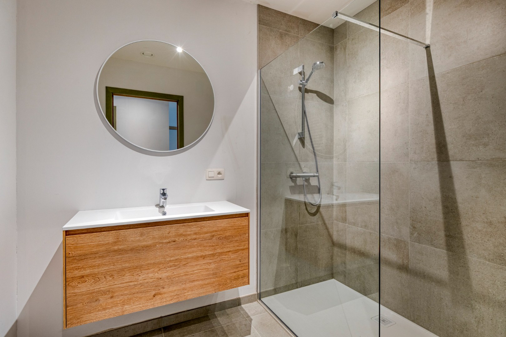 ZWEVEGEM - Nieuw en energiezuinig gelijkvloers appartement met 1 slaapkamer en terras! - foto 5