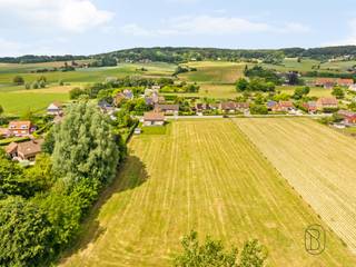 Avec une superficie totale d’environ 6.600 m², ce terrain offre un énorme potentiel.Idéal pour la construction d’une villa de luxe bénéficiant d’une...