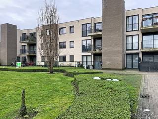 Rustig gelegen gelijkvloers appartement met aangenaam zicht op groen, in een residentie rond de watertoren op het Lisp. Het appartement beschikt...
