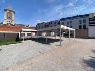 <p><span>Vous recherchez une place de parking attitrée dans le centre d'Evergem ? Cette place de parking privative située dans la résidence récente « De Bib » est à louer pour 70 euros par mois.<br />La place de parking est située sur le terrain privé à l'arrière de la résidence, au 4 de la Bibliotheekstraat, et est facilement accessible. Grâce à son emplacement central, les commerces, les restaurants, les transports en commun et toutes les commodités quotidiennes sont accessibles à pied.<br />Idéal pour les riverains, les indépendants ou les navetteurs qui souhaitent disposer d’une place de parking attitrée dans le centre d’Evergem, où se garer devient de plus en plus difficile en raison des zones bleues et du nombre limité de places de stationnement.<br /><br />Atouts :<br /><br />/ Emplacement de choix au centre d'Evergem<br />/ Situé sur le terrain privé d'une résidence récente<br />/ Accès rapide et aisé<br />/ Pas de parking souterrain ni de manœuvres compliquées<br />/ Idéal pour un usage personnel<br />/ Disponible immédiatement</span></p>