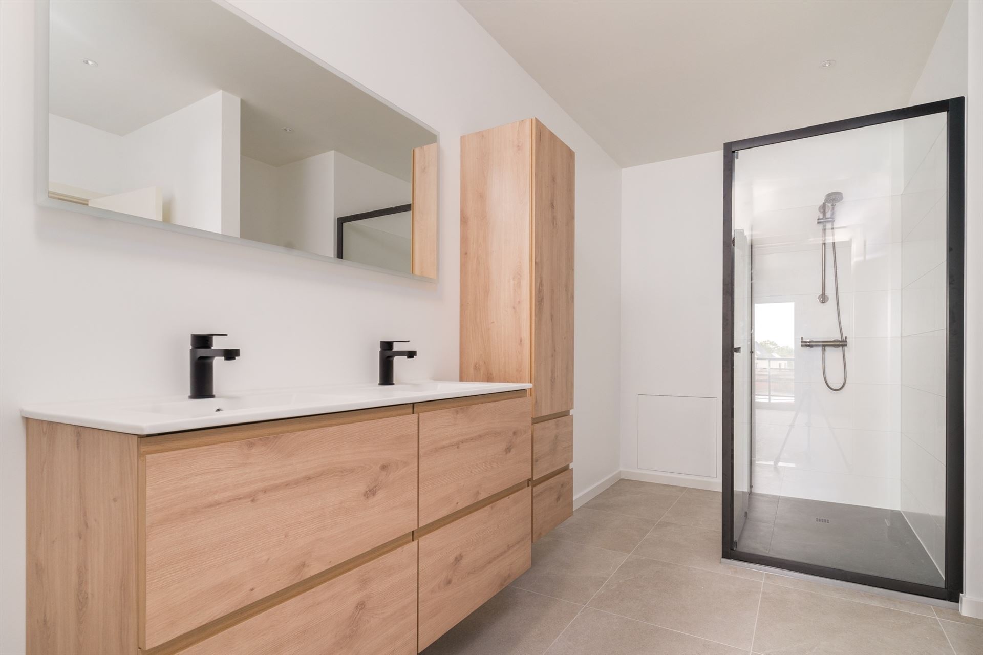 Lichtrijk 3 slpk appartement met balkon en autostaanplaats - foto 4