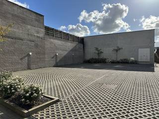 Parkeerplaats gelegen op de Stationsstraat, onmiddellijk beschikbaar.