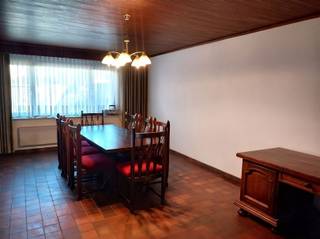 <p>Request your visit at info@optimusvastgoed.be!<br />TEUR: Spacious row house with 3 bedrooms in Aarschot!<br />This spacious closed building is located in a quiet street near the cozy center of Aarschot, where you can find all kinds of facilities and within walking distance of the station. For cycling and walking enthusiasts, there is nearby the Demerdijk and the Meetshovenbos. The house has a spacious living room, spacious kitchen, 3 bedrooms, 1 with study, 2 bathrooms and 3 toilets. There is also a cozy little garden with garden shed and an indoor garage. The windows are equipped with shutters and there is an awning on the terrace.<br />Location:<br />Private location in a quiet street near the center of Aarschot and within walking distance of the station.<br />Layout:<br />- Ground floor: entrance hall, guest toilet, living room, dining room, kitchen with appliances, storage room, bathroom with shower and toilet, garage.<br />- Upper floor: Bedroom 1 with study/dressing, bedroom 2, bedroom 3, bathroom with bathtub and toilet, storage room.<br />- Exterior landscaping: garden and terrace with awning, garden house and garden shed.<br />Trophies:<br />- Convenient location!<br />- 3 bedrooms!<br />- 2 bathrooms!<br />- Shutters!<br />- Garage!<br />EPC B with certificate number 20260526-0003877496-RES-1.<br />Immediately available!</p>