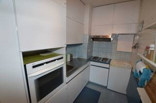 Appartement op de 3de verdieping in een kleine residentie, centraal gelegen in de buurt van het Vlaams Plein.Indeling:Inkomhall, apart toilet,...