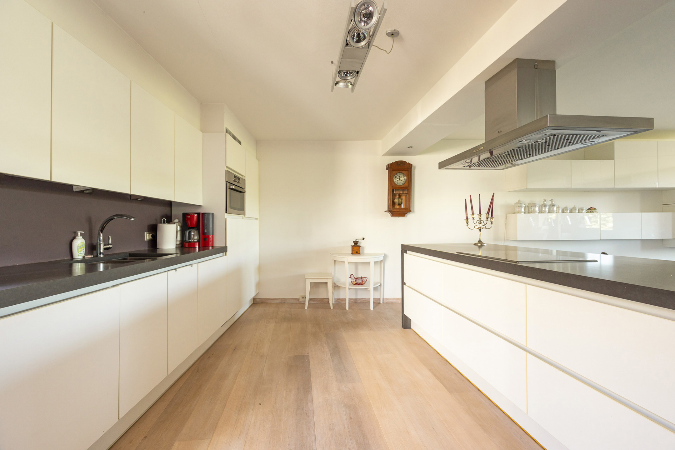 ANTWERPEN - lichtrijk appartement aan de kaaien - foto 2
