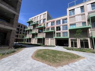 Newly built 1-bedroom apartment in unique cohousing project in a car-free residential area located in a prime location (Komet site) near the Leuven Canal in Mechelen.Layout private unitThis bright apartment includes an entrance hall with separate toilet, cozy living space with open kitchen a connecting sun terrace, a pleasant laundry room, separate bedroom and a comfortable bathroom. This apartment is perfect for singles or couples who want to live consciously with room for privacy and connectedness.Unique communal facilitiesAs a resident of this cohousing project, you enjoy many shared spaces that make life more enjoyable:* LEVEL -1 : Bicycle storage area* LEVEL 0 : Bike repair room & laundry room* LEVEL 1 : Living space with terrace & view on the inner court and the Leuven canal* LEVEL 2 : Mezaninne living space* LEVEL 3 : Quiet room for relaxing, reading or quiet work* LEVEL 4 : Cozy living space equipped with a kitchen (75 m²) & adjoining sun terrace overlooking thecanal, ideal for a drink and/or dinner in the sun or just a nice chat with the neighbors.* LEVEL 5 : Roof garden with a shared vegetable garden with several planters & with a beautiful view over the City.LocationThe location is an absolute asset: quiet, near the water, yet within walking distance of the center of Mechelen, the train station and with easy access to the Leuven canal and bicycle routes. An ideal base for commuters and bon vivants.Benefits at a glance✔ Energy-efficient and low-maintenance apartment✔ Participation in a warm cohousing story✔ Ideal location in an up-and-coming neighborhood✔ Shared amenities that enrich daily life✔ Car-free residential neighborhoodAre you looking for more than just a home, but a living community where sustainability and connection are key? Then contact us soon for a viewing!