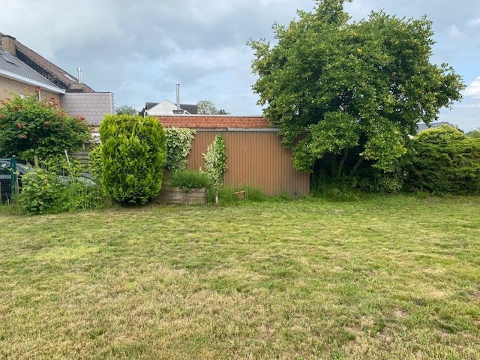 Goedgelegen bouwgrond voor driegevel woning - foto 4