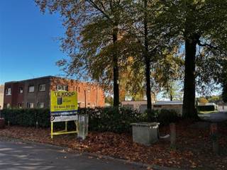 <h3><span>Opbrengsteigendom met 9 appartementen op toplocatie in Heide-Kalmthout</span><span><br /><br />Ontdek deze unieke opbrengsteigendom bestaande uit 9 verhuurde appartementen op een ruim perceel van 6.878 m².<br />De appartementen bevinden zich op een toplocatie nabij het centrum van Heide (Kalmthout), met scholen, winkels en openbaar vervoer op wandelafstand. U geniet hier van de ideale combinatie van rust en bereikbaarheid.</span><span><br /><br />TROEVEN</span><span><br /><br />- Alle appartementen momenteel verhuurd<br />- Uitstekende ligging nabij centrum en voorzieningen<br />- Ruim perceel met tal van mogelijkheden<br />- Interessant investerings- of herontwikkelingsproject</span><span><br /><br />OMSCHRIJVING</span><span><br /><br />Deze opbrengsteigendom biedt tal van mogelijkheden voor de toekomst. Gelegen op een gegeerde locatie in Heide-Kalmthout, is dit pand uitermate geschikt als renovatieproject, opbrengsteigendom of herontwikkelingsproject. Dankzij de huidige verhuurde staat geniet u meteen van een stabiel rendement, met tegelijk potentieel voor waardecreatie op langere termijn.</span><span><br /><br />INTERESSE?</span><span><br /><br />Wees er snel bij en plan vandaag nog uw bezoek!<br />Voor meer informatie of een afspraak, kan u steeds contact met ons opnemen.</span></h3>