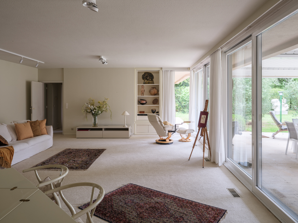 Twee uitzonderlijke bungalowvilla’s op één groen perceel van 3.241 m² in een residentiële wijk in De Pinte. - photo 2