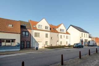 Dit lichtrijke appartement van 79 m² bevindt zich op de eerste verdieping van een kleinschalig appartementsgebouw en is comfortabel bereikbaar met...