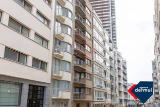 Dit instapklaar gemeubelde 2-slaapkamerappartement met zonneterrasje en lateraal zeezicht is gelegen op de vierde verdieping in Residentie...