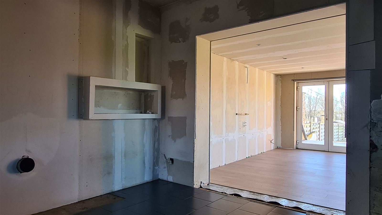 Deels gerenoveerde woning op rustige locatie! - foto 3