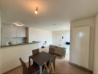 Rustig en residentieel gelegen assistentieflat in het hart van Deinze.Met ondergrondse staanplaats, berging én een privatief terras van 24,6 m².Deze...