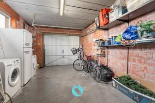 Dit gelijkvloers appartement is rustig gelegen in een doodlopende straat nabij het centrum van Evergem, op wandel- en fietsafstand van...