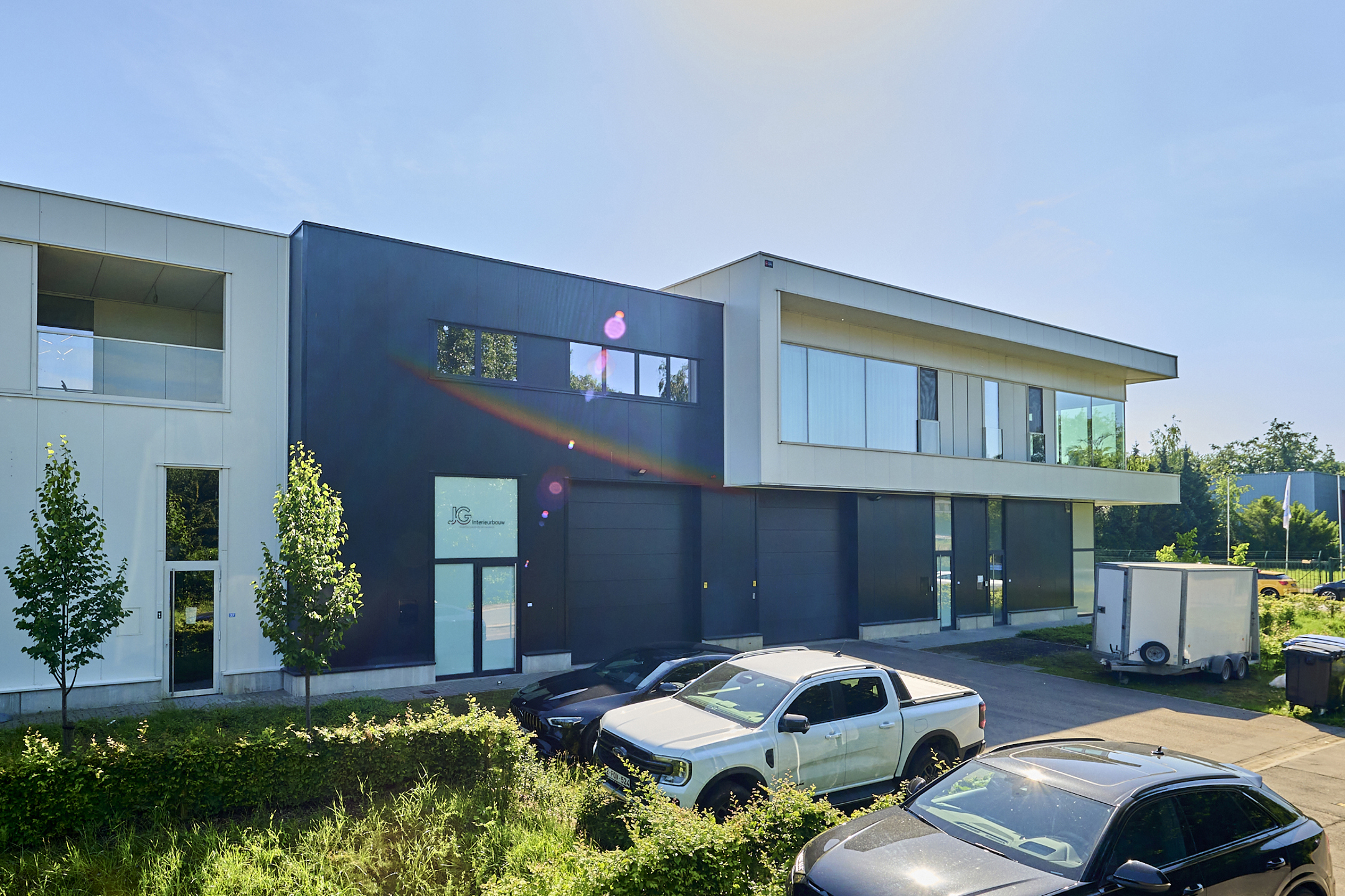 TE KOOP: KMO-UNIT MET KANTOOR/SHOWROOM TE BILZEN - foto 3