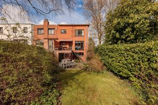 Perfect instapklare bel-étage woning op het einde van een doodlopende straat in een mooie woonwijk te Kontich. Zeer rustig gelegen naast...