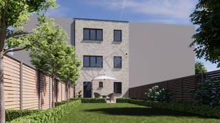 <p><span>ZELDZAME BOUWGROND TE KOOP AARTSELAAR</span></p><p><span>Bouw uw droomwoning op een toplocatie in Aartselaar.</span></p><p><span>In de rustige en residentiële Zwaluwenlaan bevindt zich deze uitzonderlijke bouwgrond voor </span><span>gesloten bebouwing</span><span> een zeldzaam aanbod in een van de meest gegeerde woonomgevingen van de Antwerpse Zuidrand.</span></p><p><span>Bouwmogelijkheden:</span></p><ul><li><span>Gesloten bebouwing </span></li></ul><p><span>Maximale gevelbreedte: </span><span>6,5 meter</span><span> </span></p><ul><li><span>Maximale bouwdiepte: </span><span>13 meter</span><span> </span></li><li><span>Maximale kroonlijsthoogte: </span><span>8,5 meter</span><span> </span></li></ul><h3><span>Waarom Aartselaar?</span></h3><p><span>Aartselaar combineert een groene, rustige woonomgeving met een uitstekende bereikbaarheid. Dankzij de nabijheid van de A12 en E19 zijn </span><span>Antwerpen</span><span>, </span><span>Mechelen</span><span> en </span><span>Brussel</span><span> vlot bereikbaar. Scholen, winkels, sportfaciliteiten en openbaar vervoer bevinden zich op korte afstand.</span></p><p><span>Een unieke kans om een gesloten bebouwing te realiseren op een toplocatie waar bouwgronden schaars zijn.</span></p>