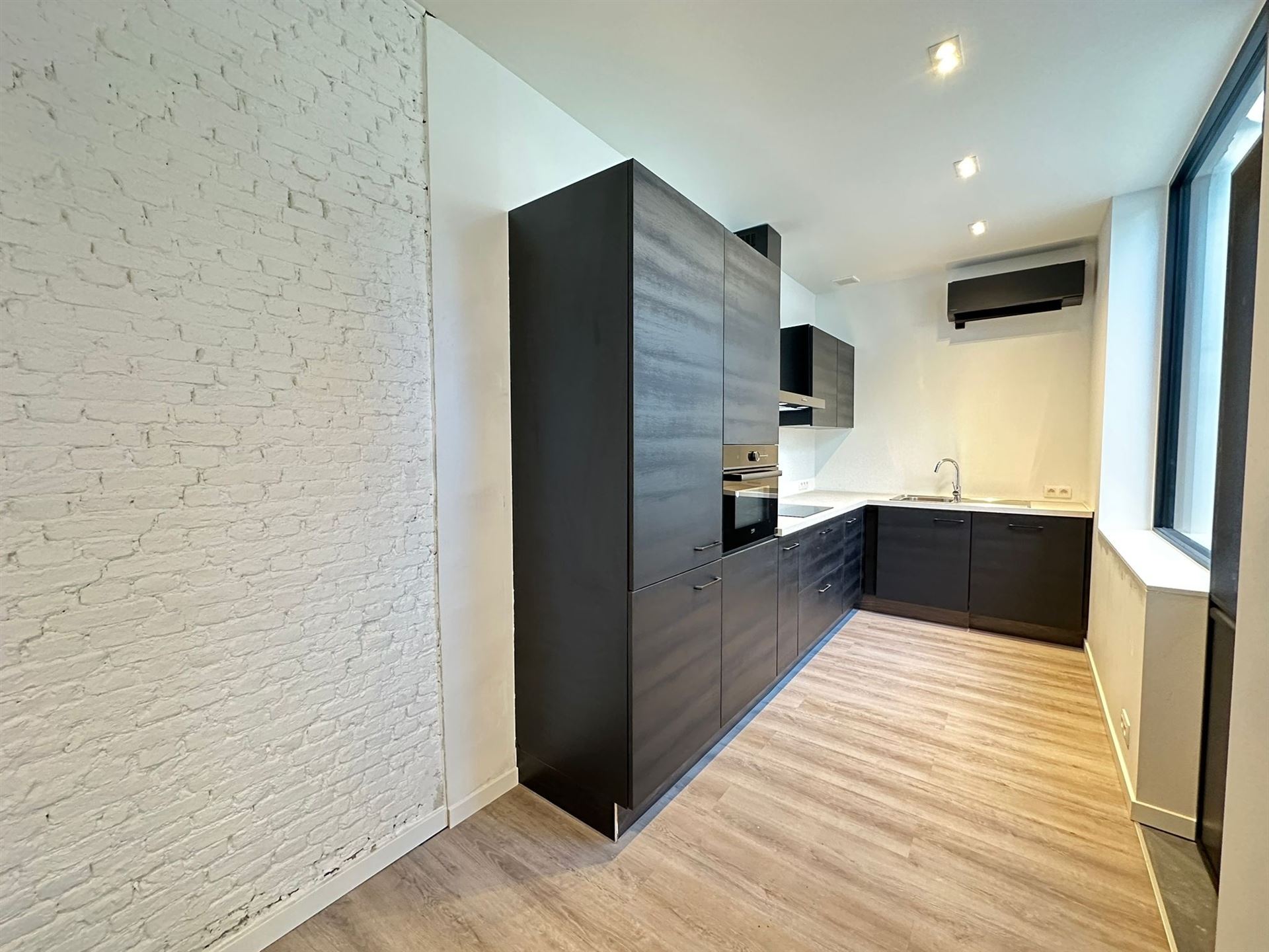 Prachtig gerenoveerde woning met 1 slpk en 2 terrassen. - foto 2