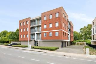 Dit appartement met centrale ligging, maakt deel uit van residentie Esna, op wandelafstand van grootwarenhuizen, station, Grote Markt,... en...