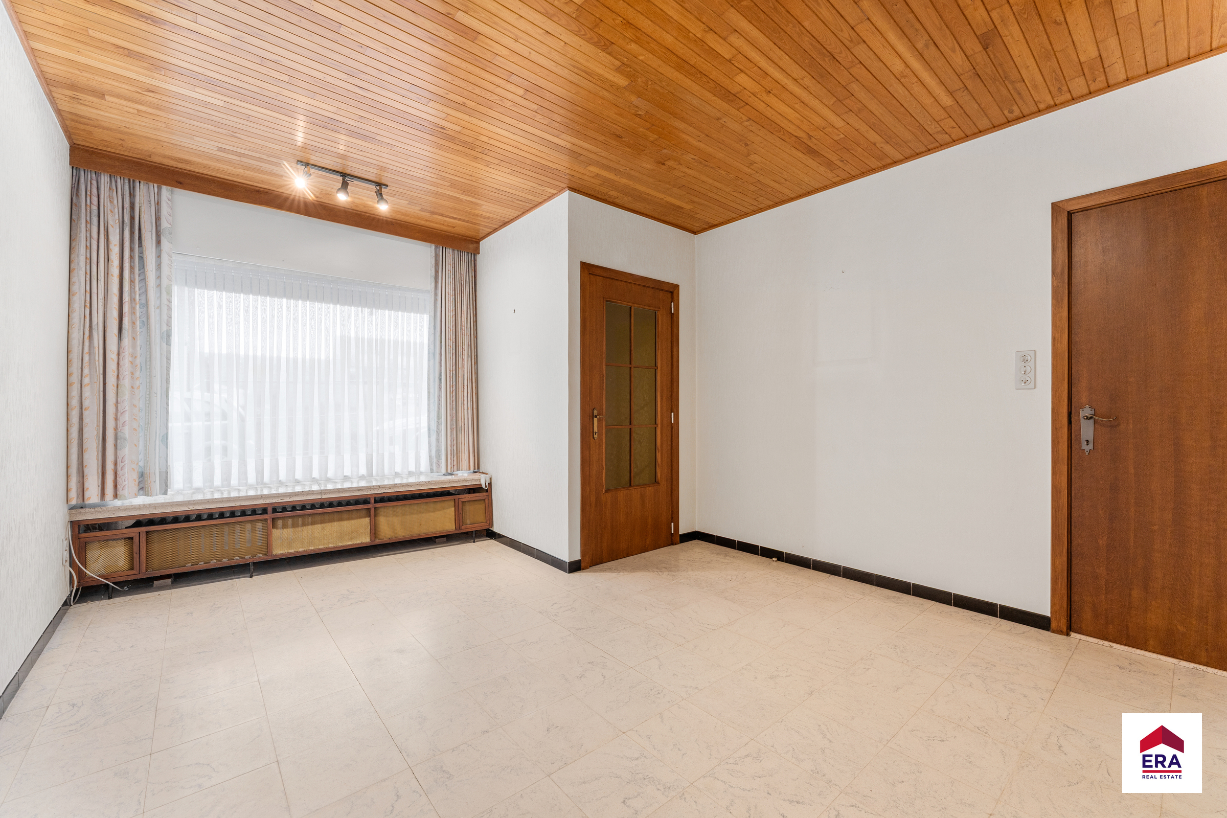 Te renoveren woning met tal van mogelijkheden - foto 2