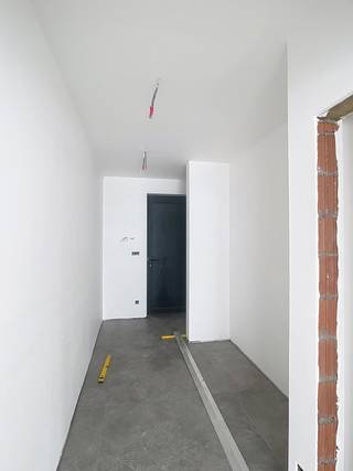 Te midden van het golvende landschap van het Pajottenland bevindt zich deze stijlvolle nieuwbouwwoning in Gooik, deelgemeente van...