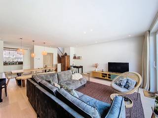 Deze gesloten woning gelegen op een absolute topligging in Heist-aan-Zee, bevindt zich op een steenworp van het levendige centrum, alle nodige...