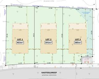 Op zoek naar de perfecte locatie voor uw droomwoning? Ontdek deze prachtige bouwgronden op een toplocatie in de Kasteeldreef te Oudenburg. Deze gronden zijn gelegen op een boogscheut van het centrum van Oudenburg en op wandelafstand van bakker, slager, supermarkten, etc. Een unieke kans om uw ideale thuis te creëren!<br />Weldra bouwt Residentie Vastgoed op deze toplocatie een nieuwe alleenstaande villa op een perceel van 385 m² (lot 3). De Villa kan op heden nog volledig naar eigen wens en smaak ontworpen worden! (Gvg, WgLk, Gmo, Gvkr, VV) ~ Ref. OU28776<br /><br />Waarom kiezen voor deze bouwgrond?<br />- Ideale ligging: Gelegen op wandelafstand van het centrum van Oudenburg en winkels, openbaar vervoer, fiets- en wandelroutes in de nabije omgeving<br />- Mogelijkheden op maat: Bouw uw eigen villa volledig afgestemd op uw wensen en behoeften.<br />- Rustige omgeving, om zalig te vertoeven.<br /><br />Grijp deze unieke kans om uw eigen stukje grond in Oudenburg te verwerven en creëer hier de woning van uw dromen. Neem vandaag nog contact met ons op voor meer informatie of een bezichtiging!<br /><br />Residentie Vastgoed treedt niet op als bemiddelaar maar als verkoper van het onroerend goed.